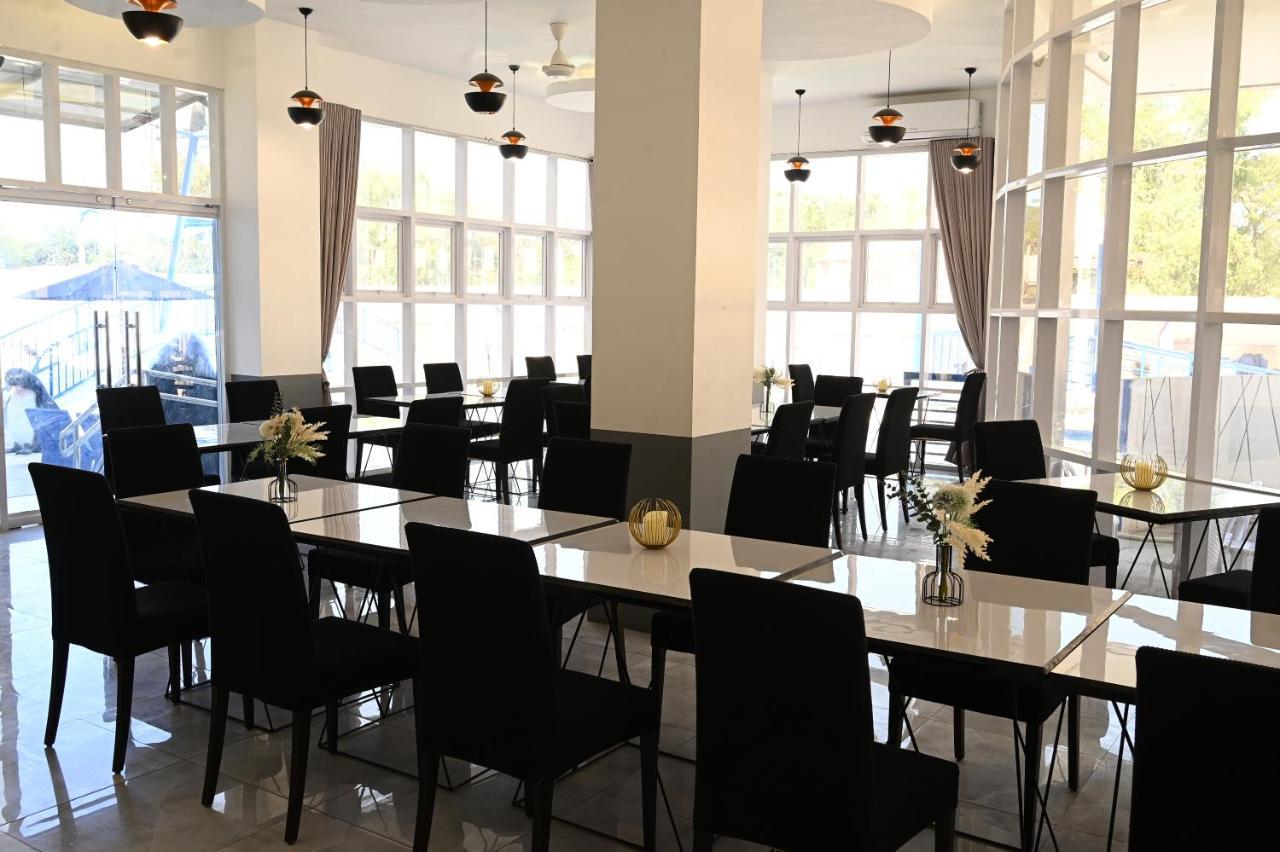 J&V Hotel And Resort Apaleng Extérieur photo