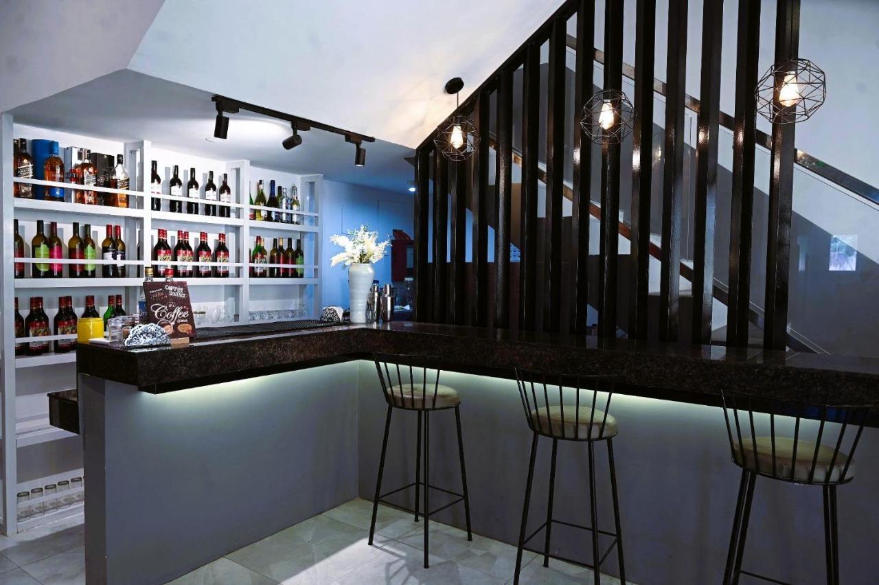J&V Hotel And Resort Apaleng Extérieur photo