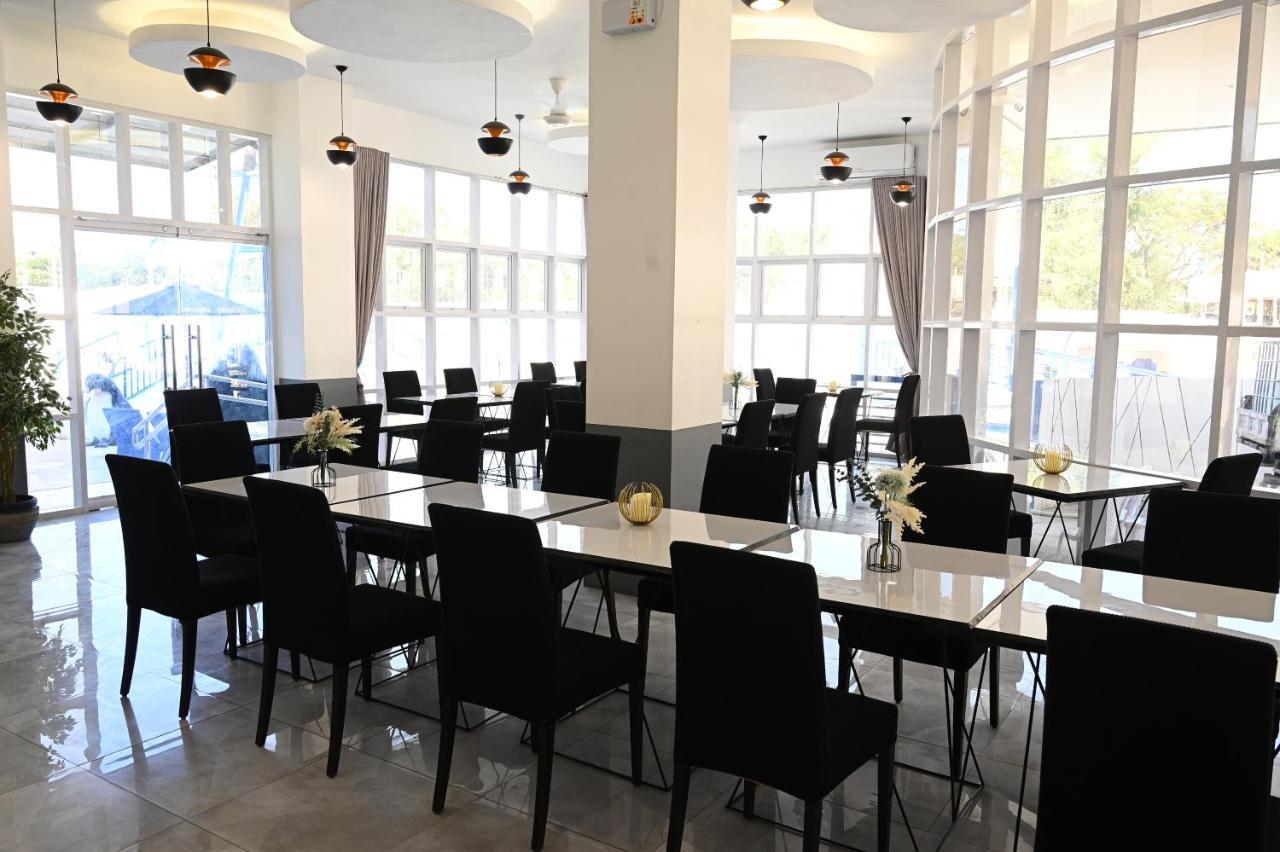J&V Hotel And Resort Apaleng Extérieur photo