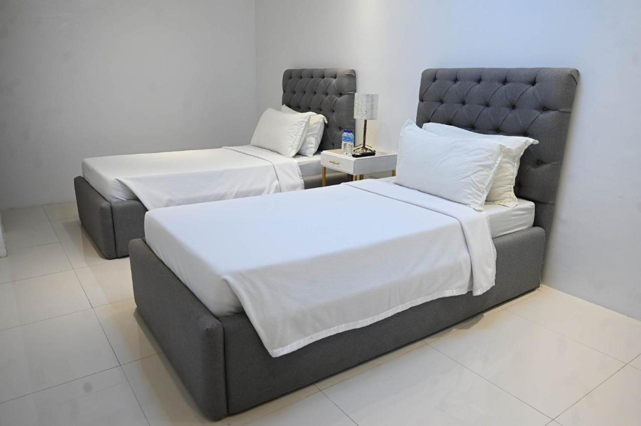 J&V Hotel And Resort Apaleng Extérieur photo