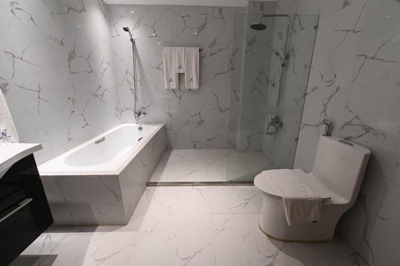 J&V Hotel And Resort Apaleng Extérieur photo